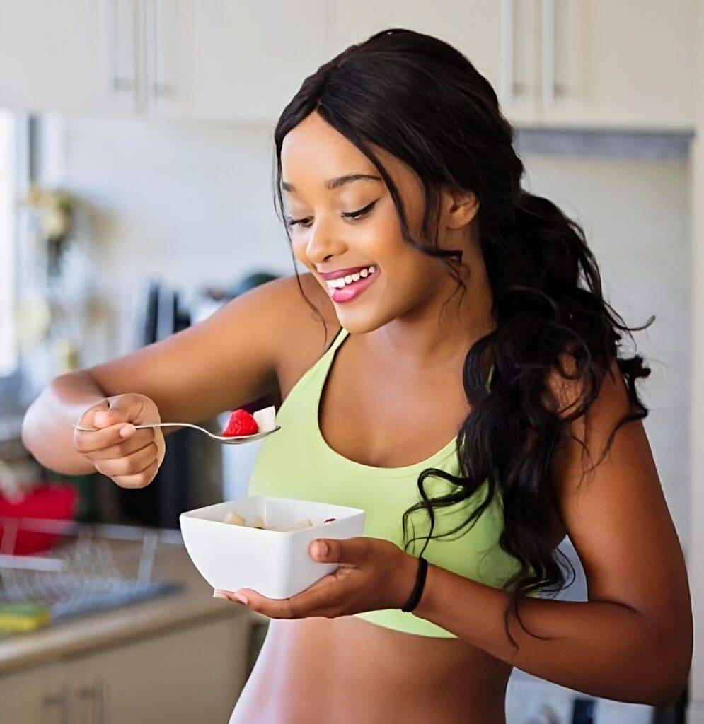 Woman eating healthy.