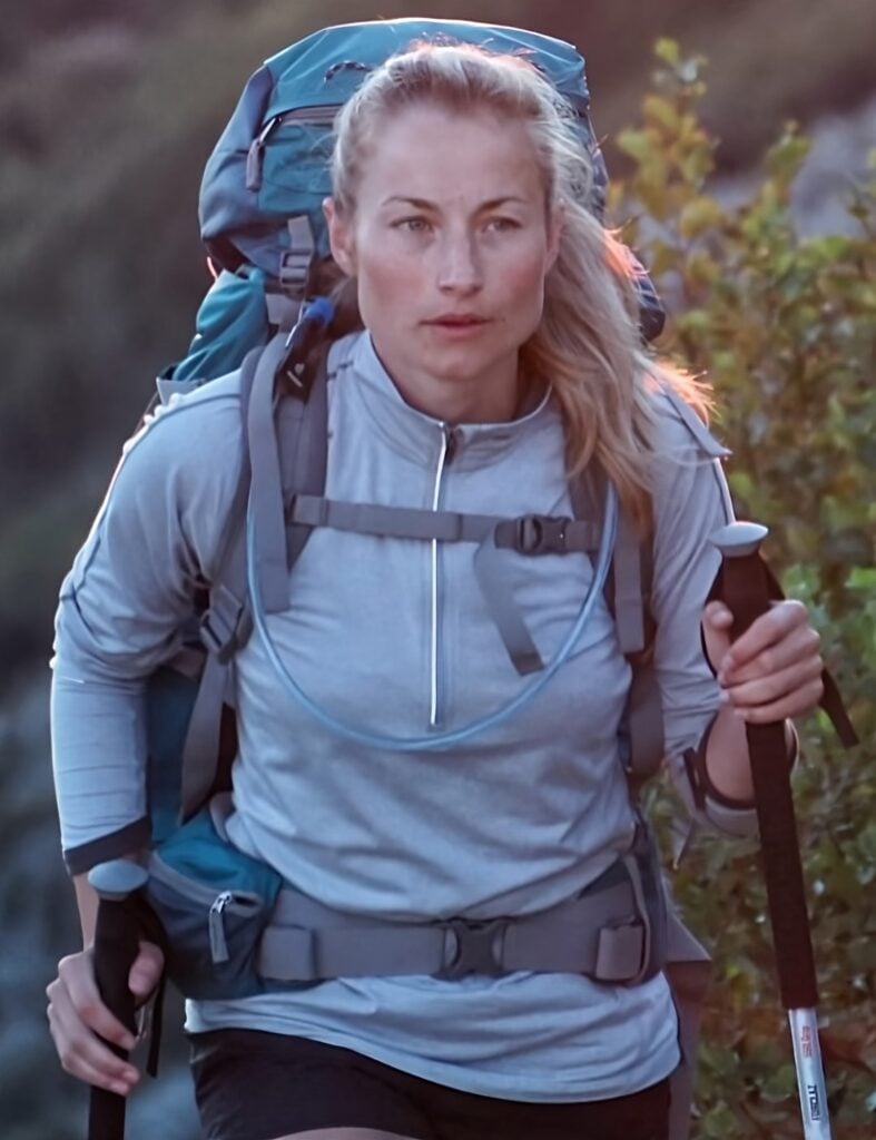 Woman hiking for exercise to lose belly fat.