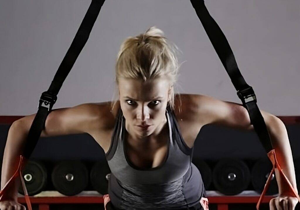 Woman working out in the gym to lose weight.