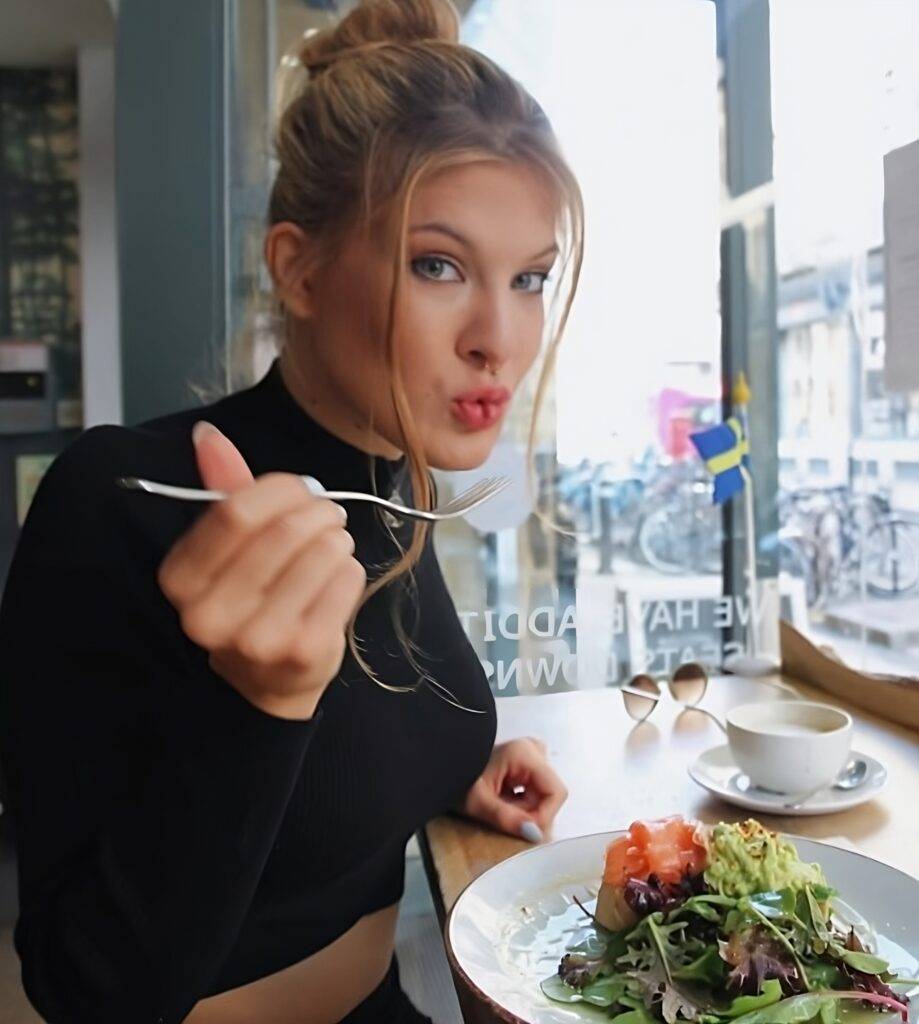 Woman eating a salad to reduce calories for weight loss.