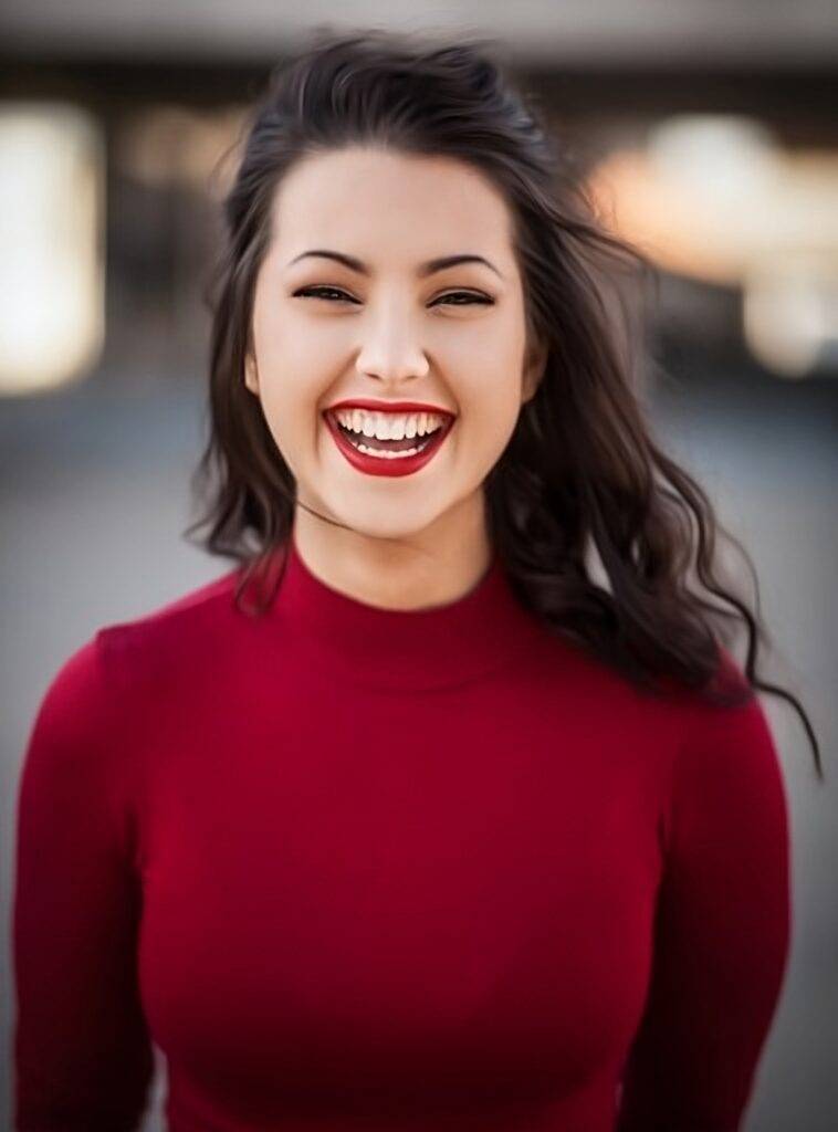 A woman with a fat face smiling.